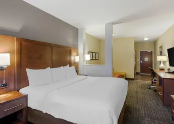 Comfort Suites Loveland hotel thumbnail 5