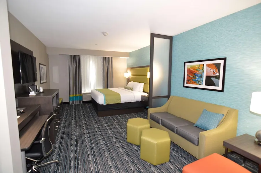 Holiday Inn Express And Suites Pasadena Houston Southeast by IHG hotel detail image 6