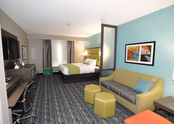 Holiday Inn Express And Suites Pasadena Houston Southeast by IHG hotel thumbnail 7