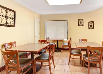 Days Inn by Wyndham Kissimmee West hotel thumbnail 3