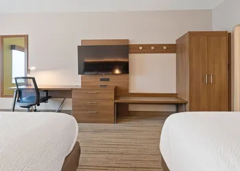 Holiday Inn Express & Suites Macon North by IHG hotel thumbnail 3