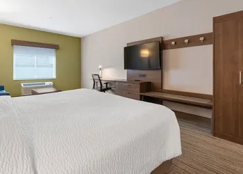 Holiday Inn Express & Suites Macon North by IHG hotel thumbnail 5