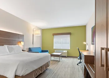 Holiday Inn Express & Suites Macon North by IHG hotel thumbnail 6