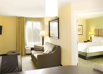 Candlewood Suites York by IHG hotel thumbnail 4