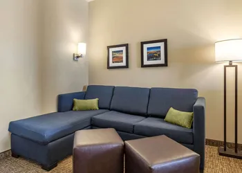 Comfort Inn & Suites Edgewood hotel thumbnail 5