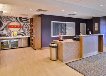 Hampton Inn & Suites St. Paul Oakdale/Woodbury hotel thumbnail 5