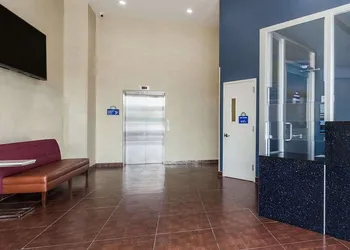 Days Inn by Wyndham Brooklyn Crown Heights hotel thumbnail 2