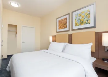 Days Inn by Wyndham Brooklyn Crown Heights hotel thumbnail 4