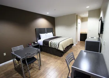 Scottish Inn & Suites hotel thumbnail 6