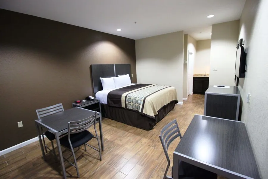 Scottish Inn & Suites hotel detail image 6