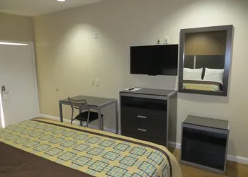 Scottish Inn & Suites hotel thumbnail 8