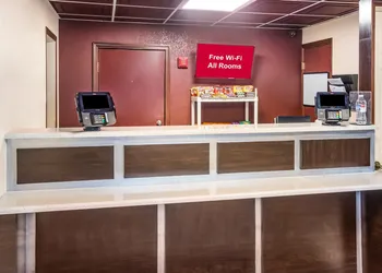 Red Roof Inn Chicago - Alsip hotel thumbnail 3