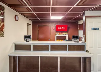 Red Roof Inn Chicago - Alsip hotel thumbnail 4