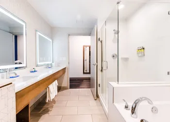 Holiday Inn Express & Suites West Edmonton - Mall Area by IHG hotel thumbnail 2