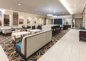 La Quinta Inn & Suites by Wyndham Terre Haute hotel thumbnail 2