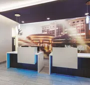 La Quinta Inn & Suites by Wyndham Terre Haute hotel detail image 3