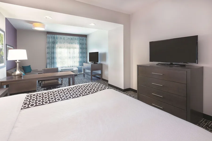 La Quinta Inn & Suites by Wyndham Terre Haute hotel detail image 6