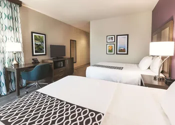 La Quinta Inn & Suites by Wyndham Terre Haute hotel thumbnail 8