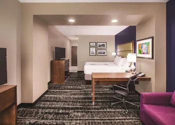 La Quinta Inn & Suites by Wyndham Baton Rouge - Port Allen hotel thumbnail 7