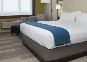 Holiday Inn Express & Suites Milledgeville by IHG hotel thumbnail 3