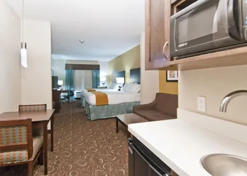 Holiday Inn Express & Suites San Antonio - Frost Bank Ctr hotel thumbnail 3