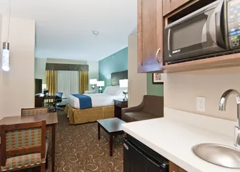 Holiday Inn Express & Suites San Antonio - Frost Bank Ctr hotel thumbnail 5