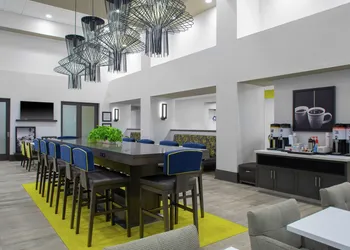 Hampton Inn & Suites Irvine-Orange County Airport hotel thumbnail 2