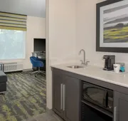 Hampton Inn & Suites Irvine-Orange County Airport hotel detail image 5