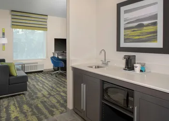 Hampton Inn & Suites Irvine-Orange County Airport hotel thumbnail 5
