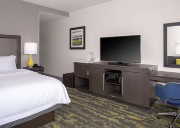 Hampton Inn & Suites Irvine-Orange County Airport hotel thumbnail 6