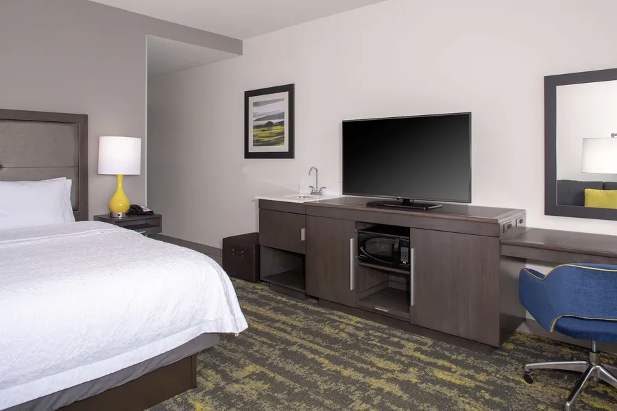 Hampton Inn & Suites Irvine-Orange County Airport hotel detail image 6