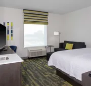 Hampton Inn & Suites Irvine-Orange County Airport hotel detail image 7