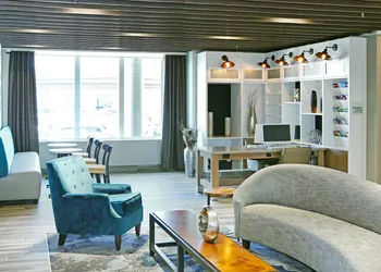 Holiday Inn Hotel & Suites Calgary Airport North by IHG hotel thumbnail 2
