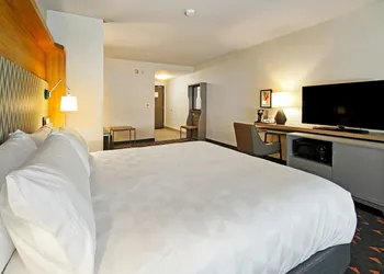 Holiday Inn Hotel & Suites Calgary Airport North by IHG hotel thumbnail 3