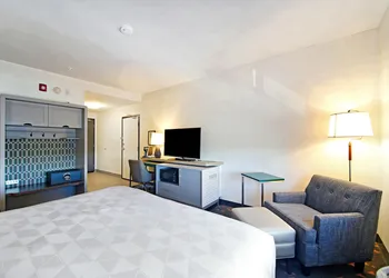 Holiday Inn Hotel & Suites Calgary Airport North by IHG hotel thumbnail 4
