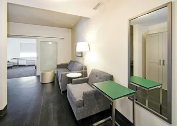 Holiday Inn Hotel & Suites Calgary Airport North by IHG hotel thumbnail 5