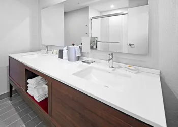 Holiday Inn Hotel & Suites Calgary Airport North by IHG hotel thumbnail 6