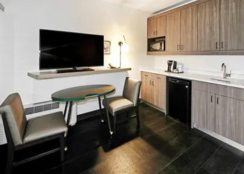 Holiday Inn Hotel & Suites Calgary Airport North by IHG hotel thumbnail 8