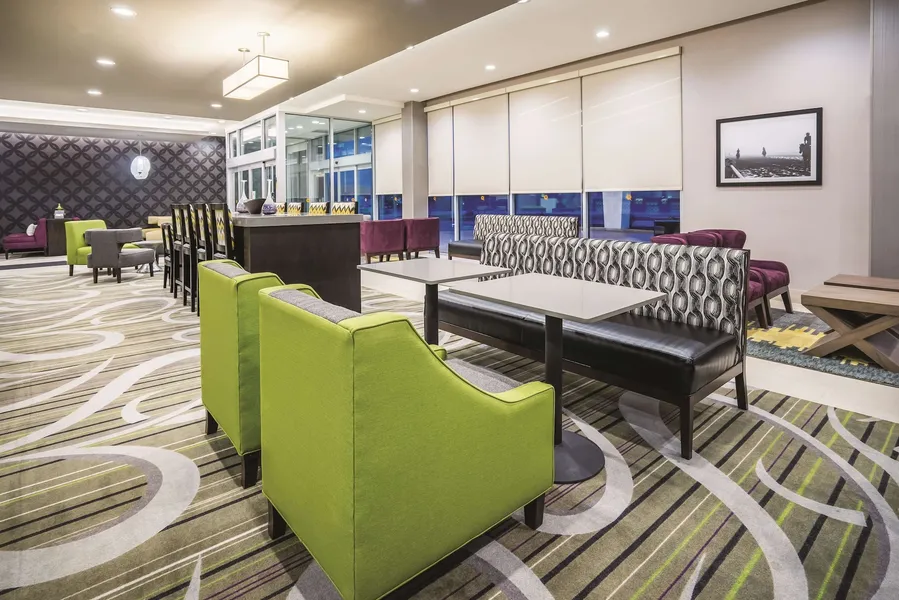 La Quinta Inn & Suites by Wyndham Clifton Park/Saratoga Area hotel detail image 2