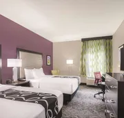 La Quinta Inn & Suites by Wyndham Clifton Park/Saratoga Area hotel detail image 7