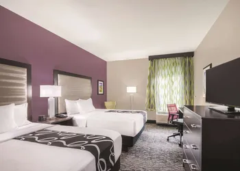 La Quinta Inn & Suites by Wyndham Clifton Park/Saratoga Area hotel thumbnail 7