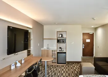 Microtel Inn & Suites by Wyndham Lubbock hotel thumbnail 6