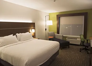 Holiday Inn Express & Suites Rantoul by IHG hotel thumbnail 5