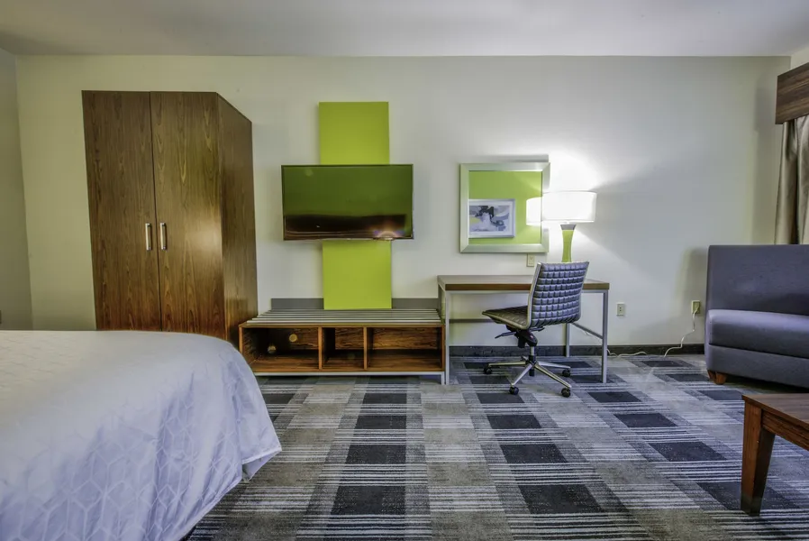 Holiday Inn Express & Suites Dallas NW - Farmers Branch by IHG hotel detail image 2