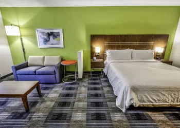 Holiday Inn Express & Suites Dallas NW - Farmers Branch by IHG hotel thumbnail 4