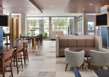 Holiday Inn Express & Suites Portland Airport - Cascade Stn by IHG hotel thumbnail 2