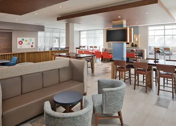 Holiday Inn Express & Suites Portland Airport - Cascade Stn by IHG hotel thumbnail 3