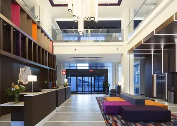 Holiday Inn Hotel & Suites Montreal Centre-ville Ouest by IHG hotel thumbnail 2