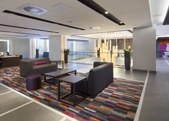 Holiday Inn Hotel & Suites Montreal Centre-ville Ouest by IHG hotel thumbnail 3