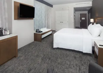 Holiday Inn Hotel & Suites Montreal Centre-ville Ouest by IHG hotel thumbnail 4